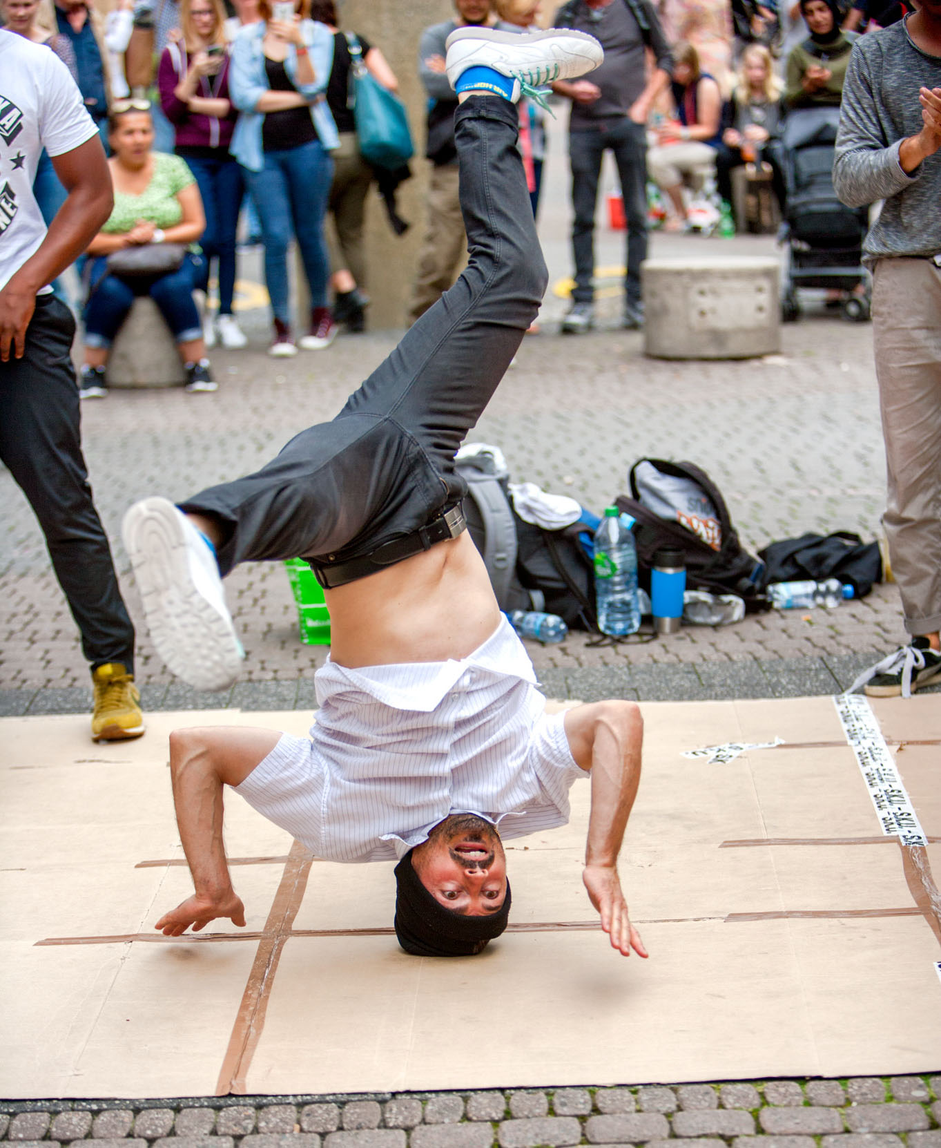 A_breakdancer_performing_in_Cologne,_2017_(2_of_2)